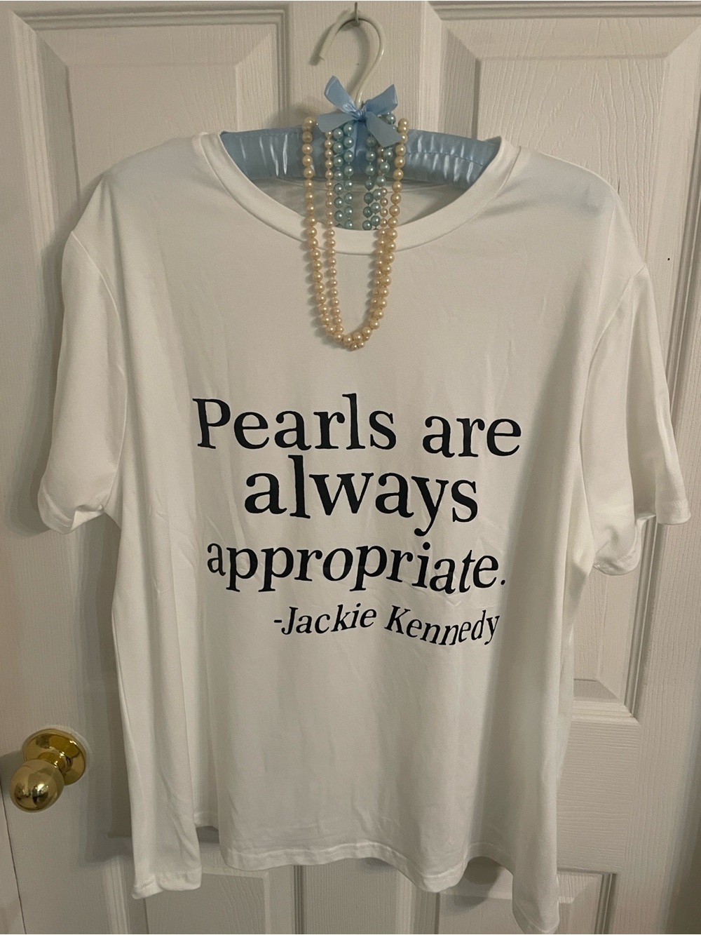 🤍✨Pearls Are Always Appropriate Jackie Kennedy Tee XLO NWOT - Picture 2 of 5